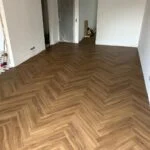 Instalación de SPC vinílico en espiga en Badalona