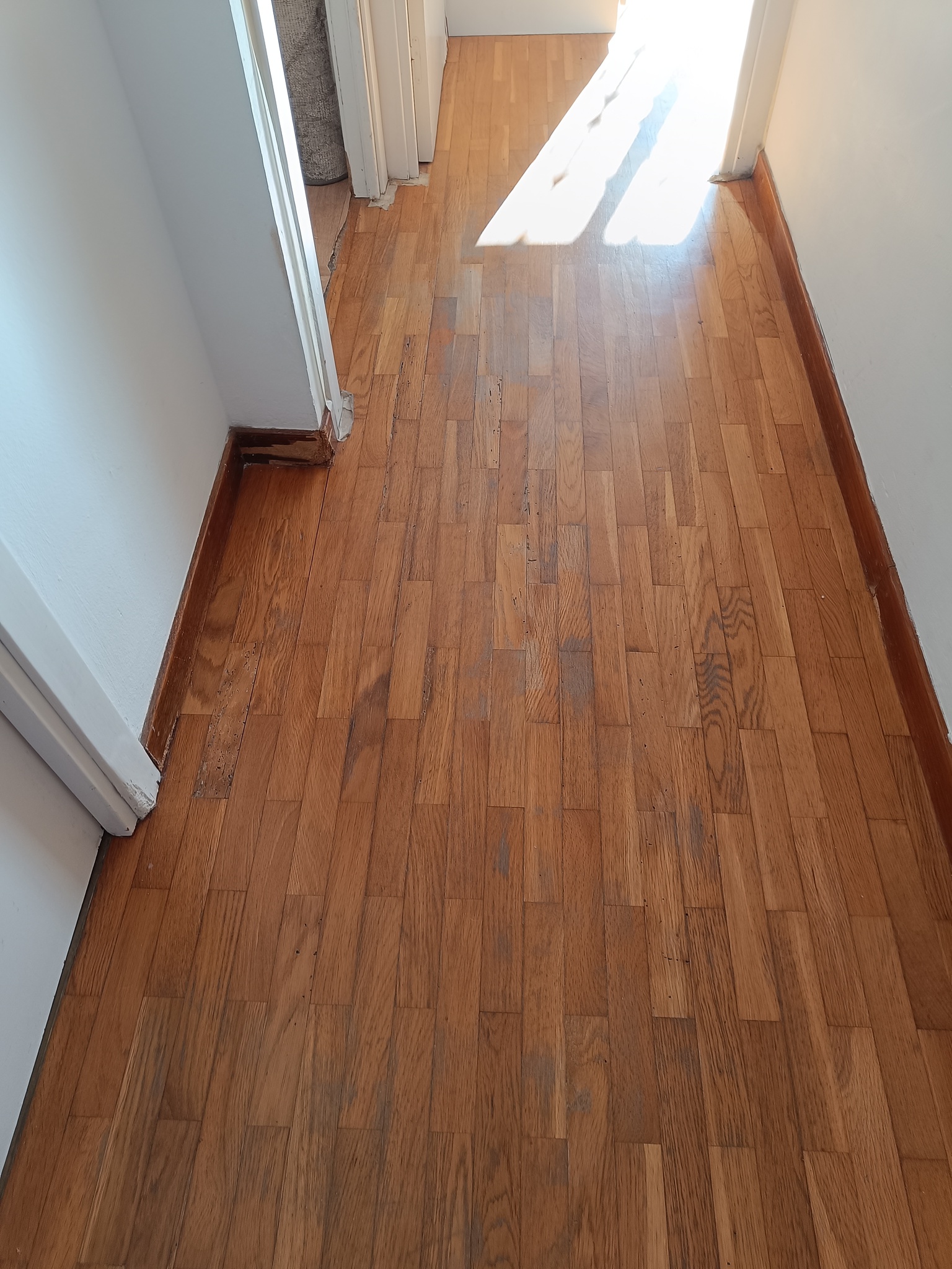 Restauración de parquet de tablilla de roble en Sant Andreu de Llavaneres 1
