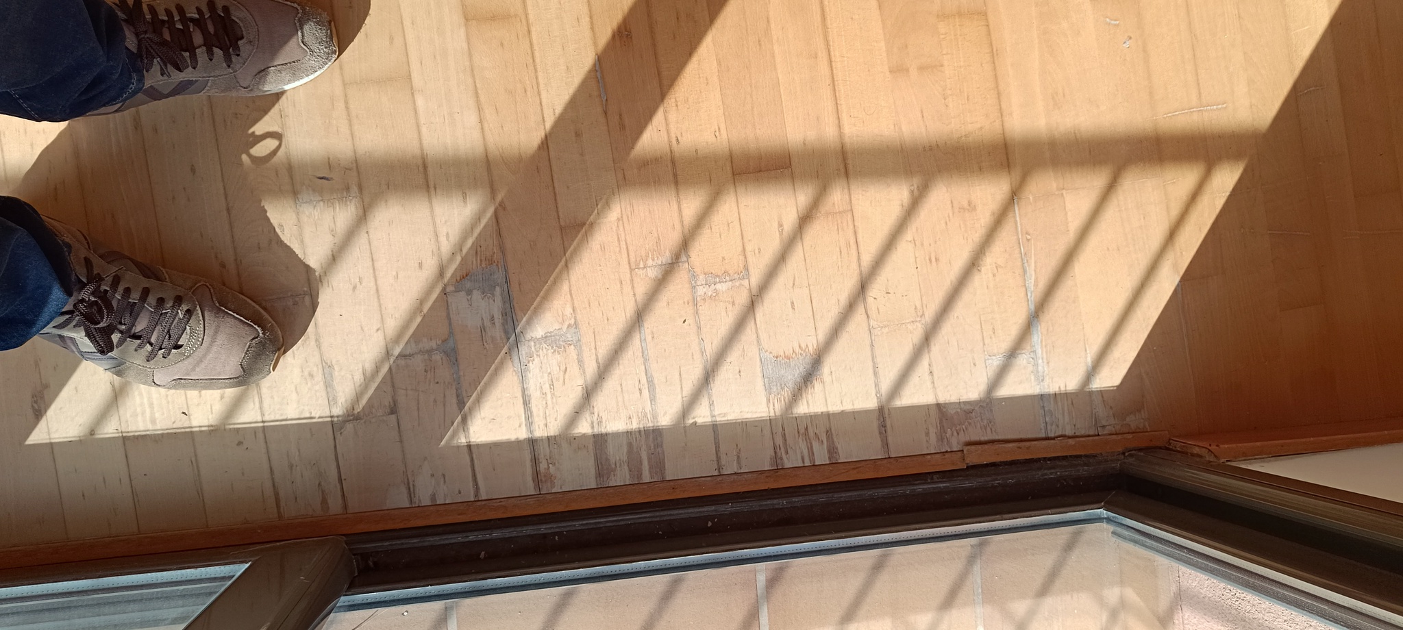 Restauración tarima flotante de Arce Caldes d’Estrac 1