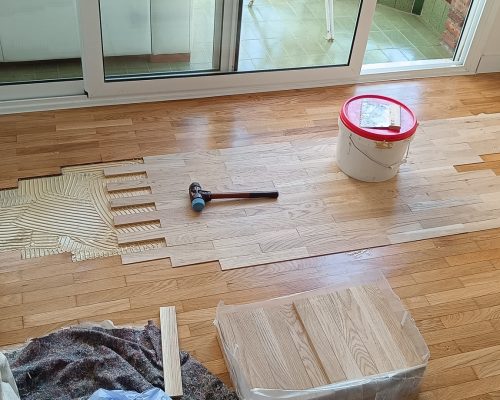 Reparació de parquet encolat de tauletes de roure a Barcelona