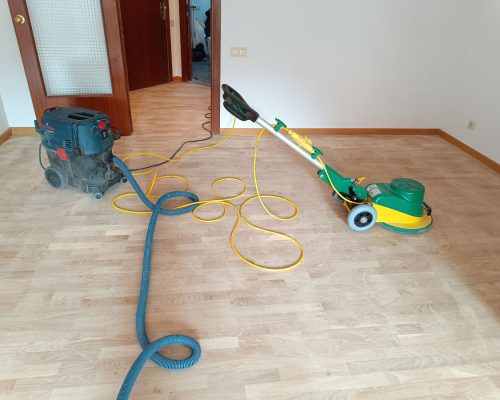 Restauració parquet tauleta roure